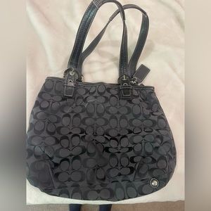 don’t know much about the bag it was my moms